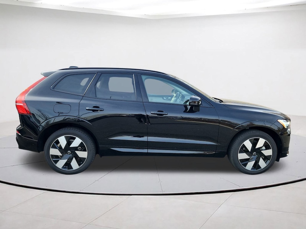 New 2025 Volvo XC60 plug-in hybrid T8 Plus SUV