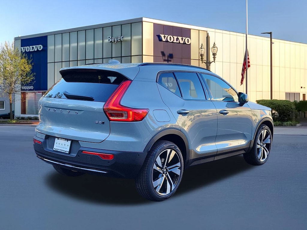 New 2026 Volvo XC40 B5 Ultra SUV