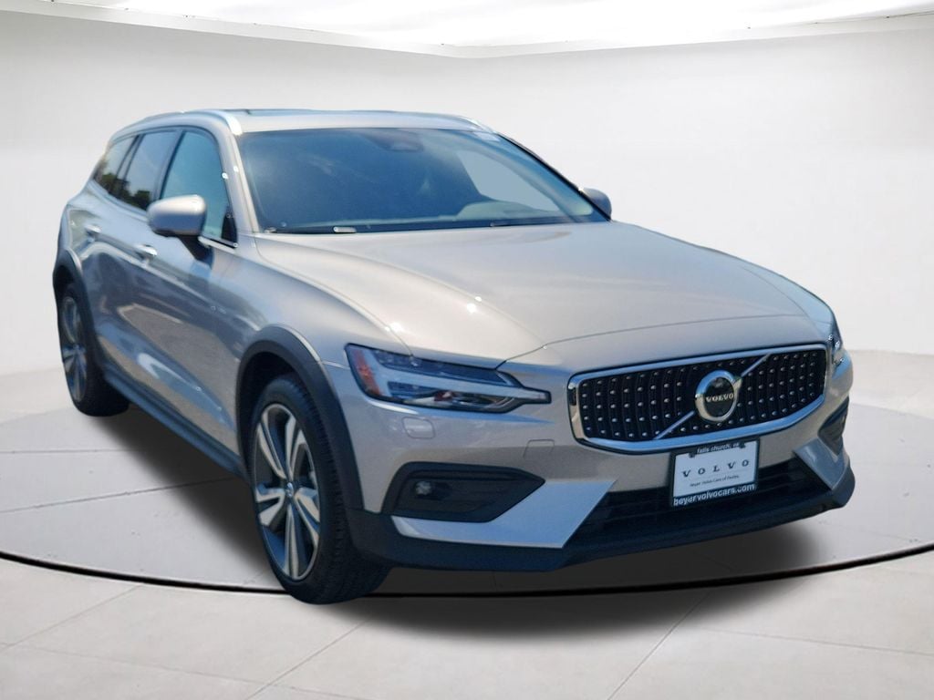 2025 Volvo V60 Cross Country B5 Plus AWD's photo