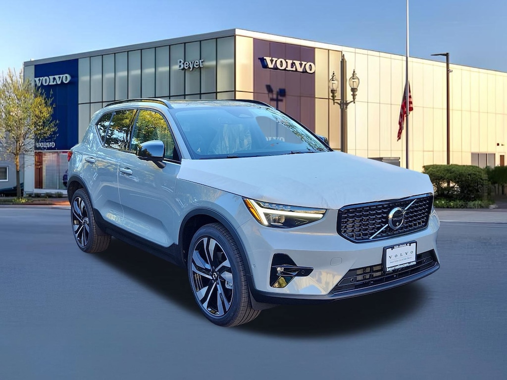 New 2026 Volvo XC40 B5 Ultra SUV