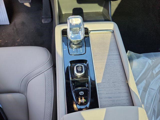 2026 Volvo XC90 Plus - Photo 11