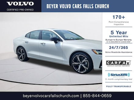 2024 Volvo S60 B5 Core Dark Sedan
