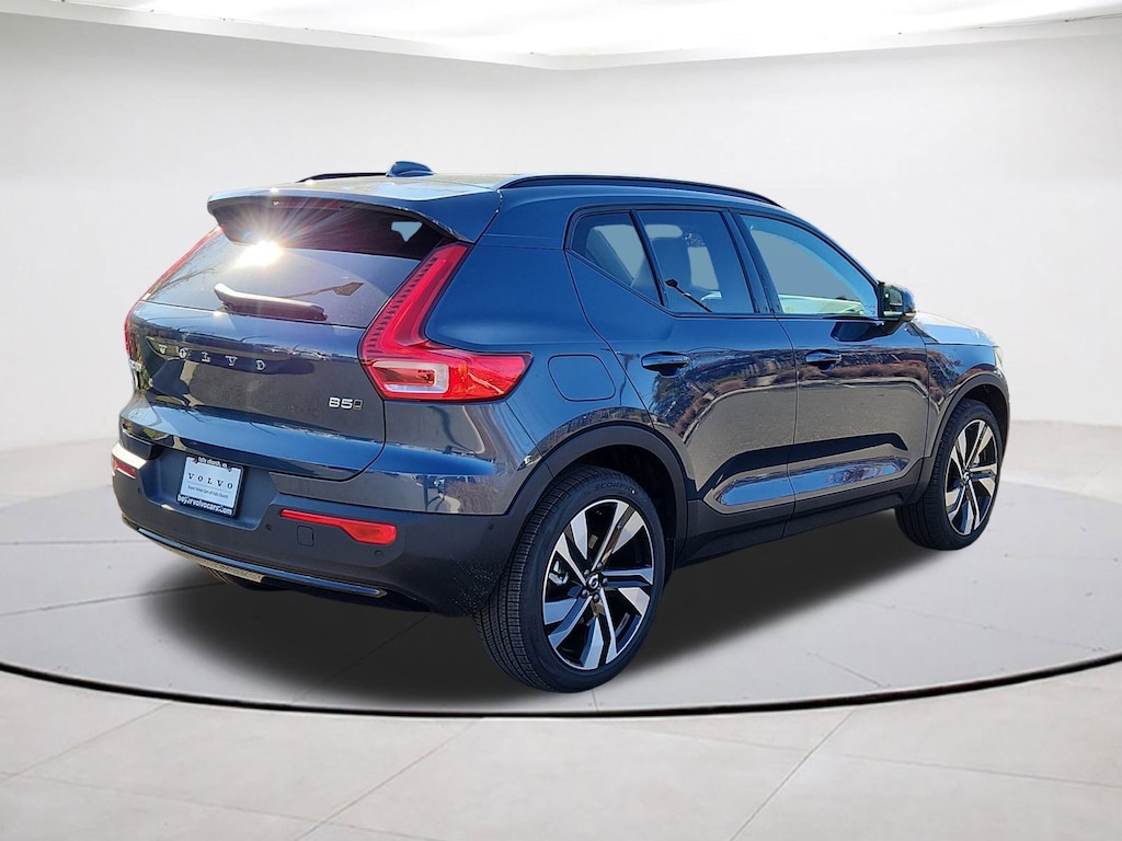 New 2026 Volvo XC40 B5 Ultra SUV