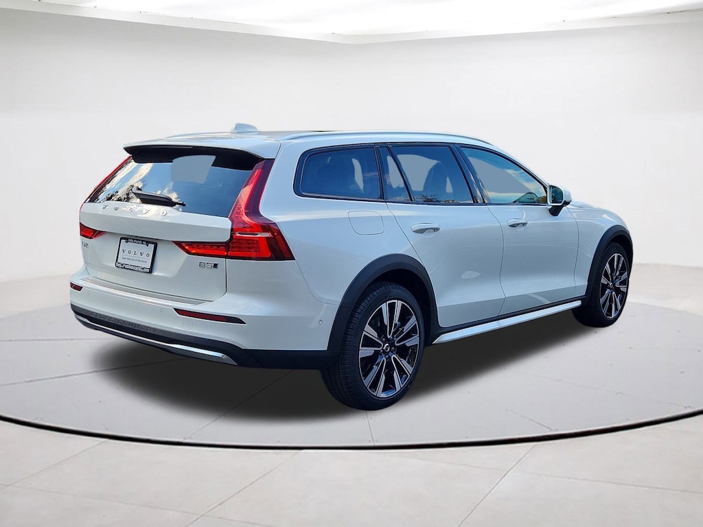 New 2026 Volvo V60 Cross Country B5 Ultra Wagon