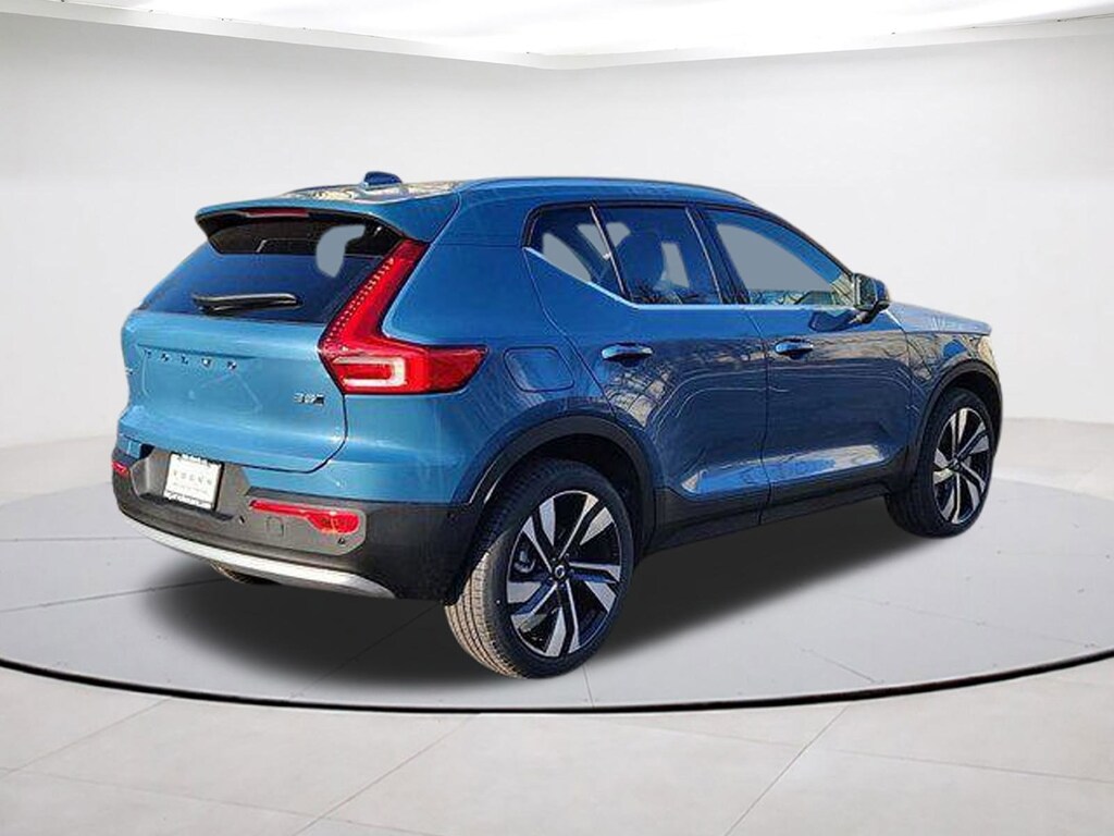 New 2025 Volvo XC40 B5 Ultra Bright Theme SUV