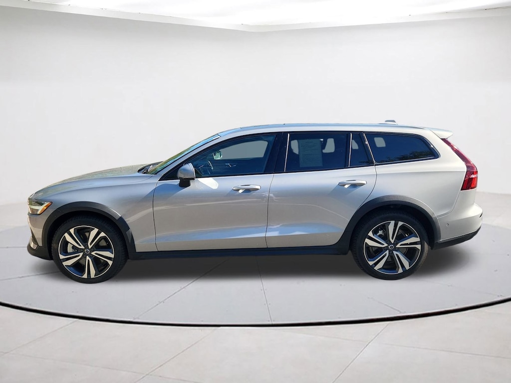 Certified 2025 Volvo V60 Cross Country B5 Plus Wagon