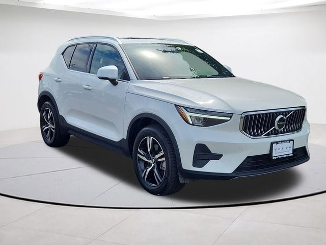 2025 Volvo XC40 B5 Core Bright AWD's photo