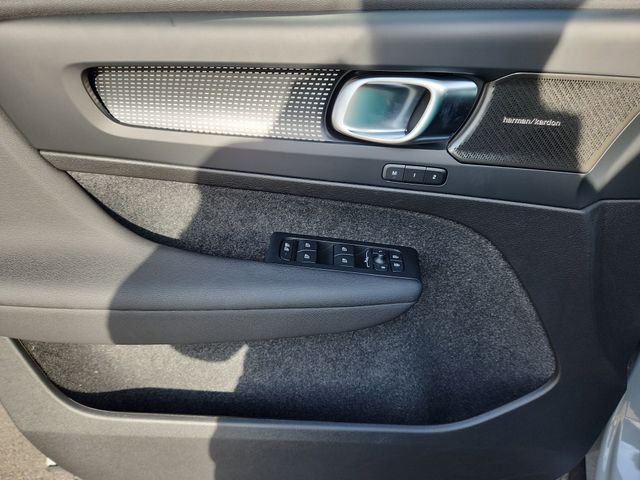 2026 Volvo XC40 Ultra Black Edition - Photo 19