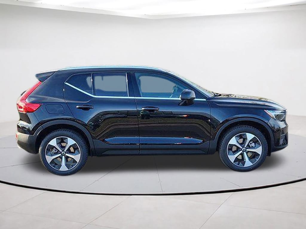 Used 2025 Volvo XC40 B5 Core Bright Theme SUV