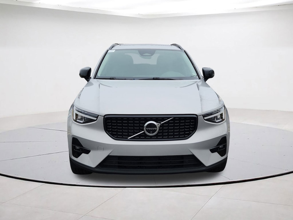 2025 Volvo XC40 AWD Plus photo 3