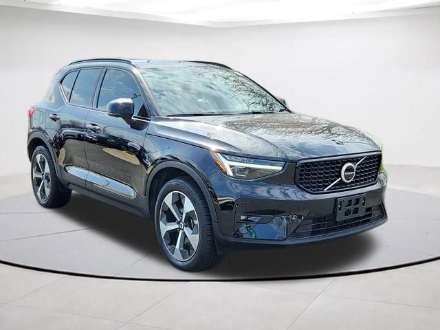 2023 Volvo XC40 B5 Ultimate Dark AWD's photo