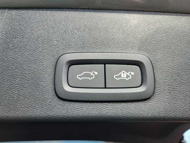 2026 Volvo XC40 Ultra Black Edition - Photo 8