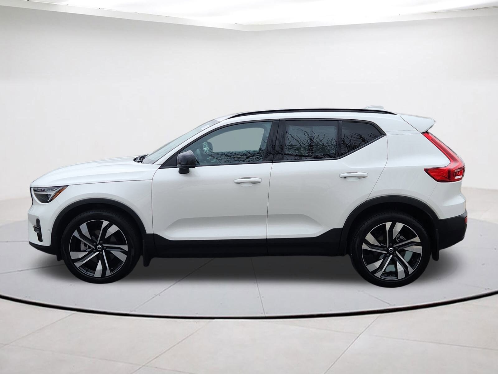 2024 Volvo XC40 AWD Ultimate photo 3