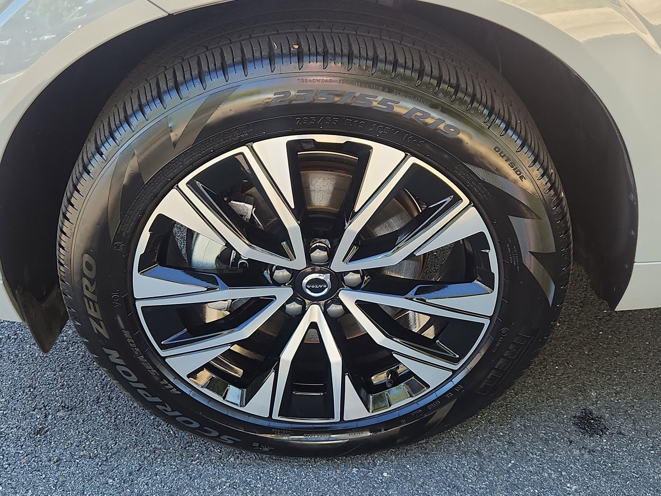 2025 Volvo XC60 B5 Plus photo 3
