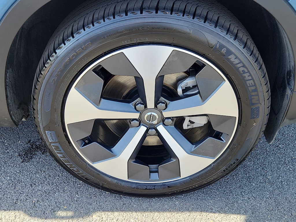 Certified 2025 Volvo XC40 B5 Plus Dark Theme B5 AWD Plus Dark Theme