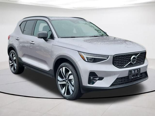 2026 Volvo XC40 B5 Ultra Dark AWD's photo