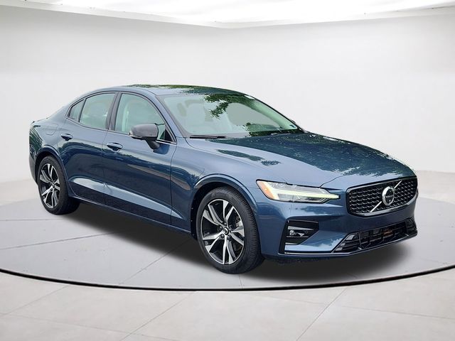 2025 Volvo S60 B5 Plus Dark's photo
