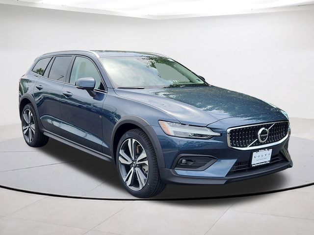 2026 Volvo V60 Cross Country B5 Plus AWD's photo