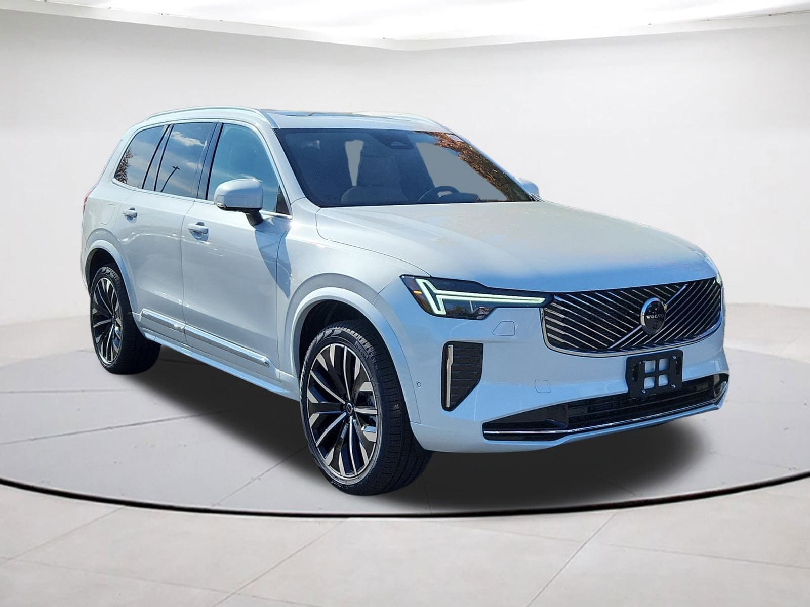 2026 Volvo XC90 Plus's photo