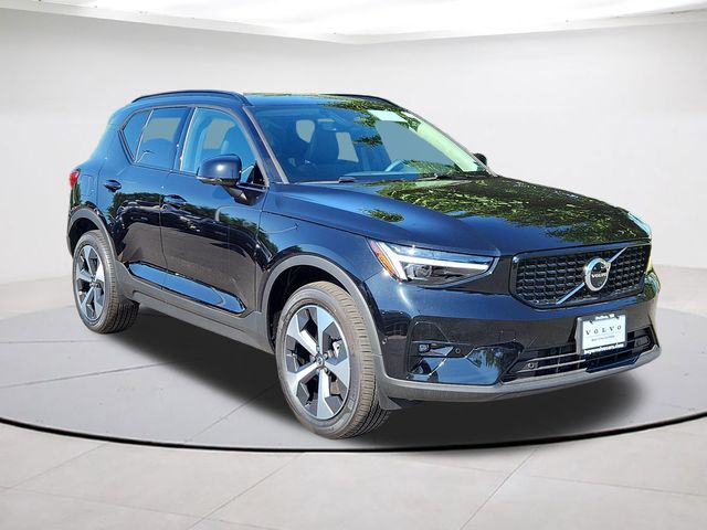 2026 Volvo XC40 B5 Plus Dark AWD's photo