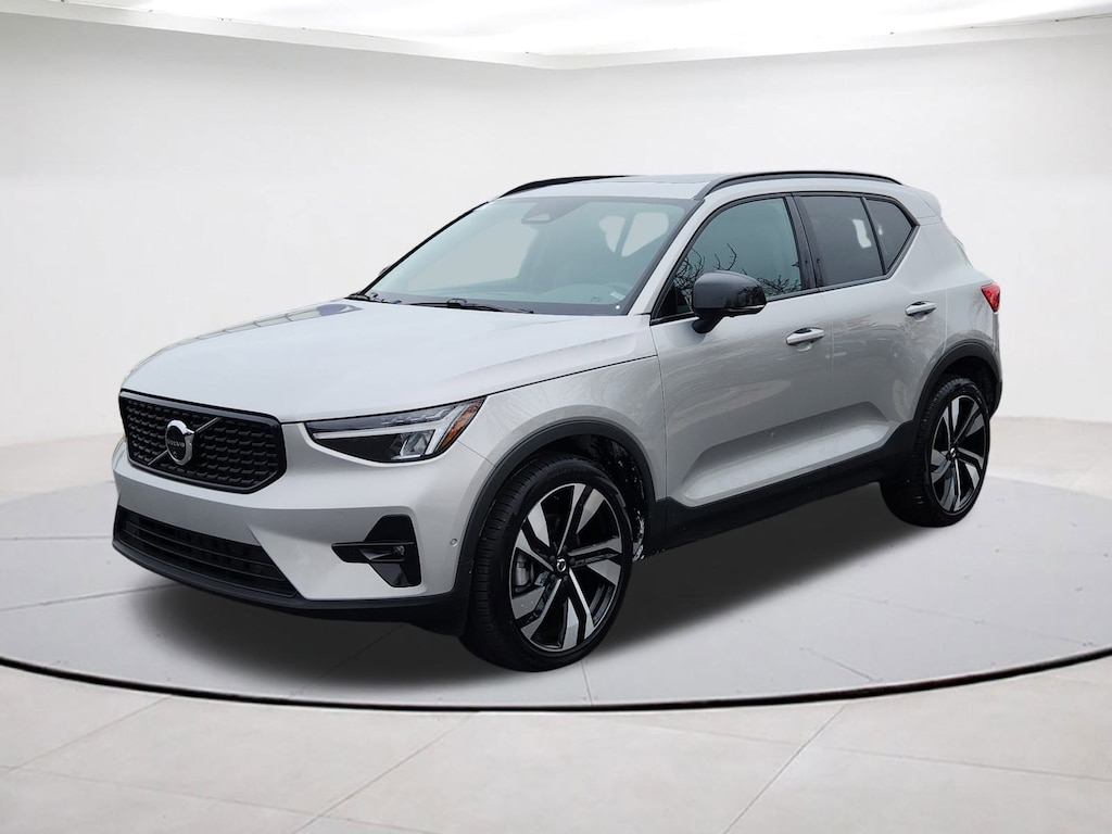 2025 Volvo XC40 AWD Plus photo 4