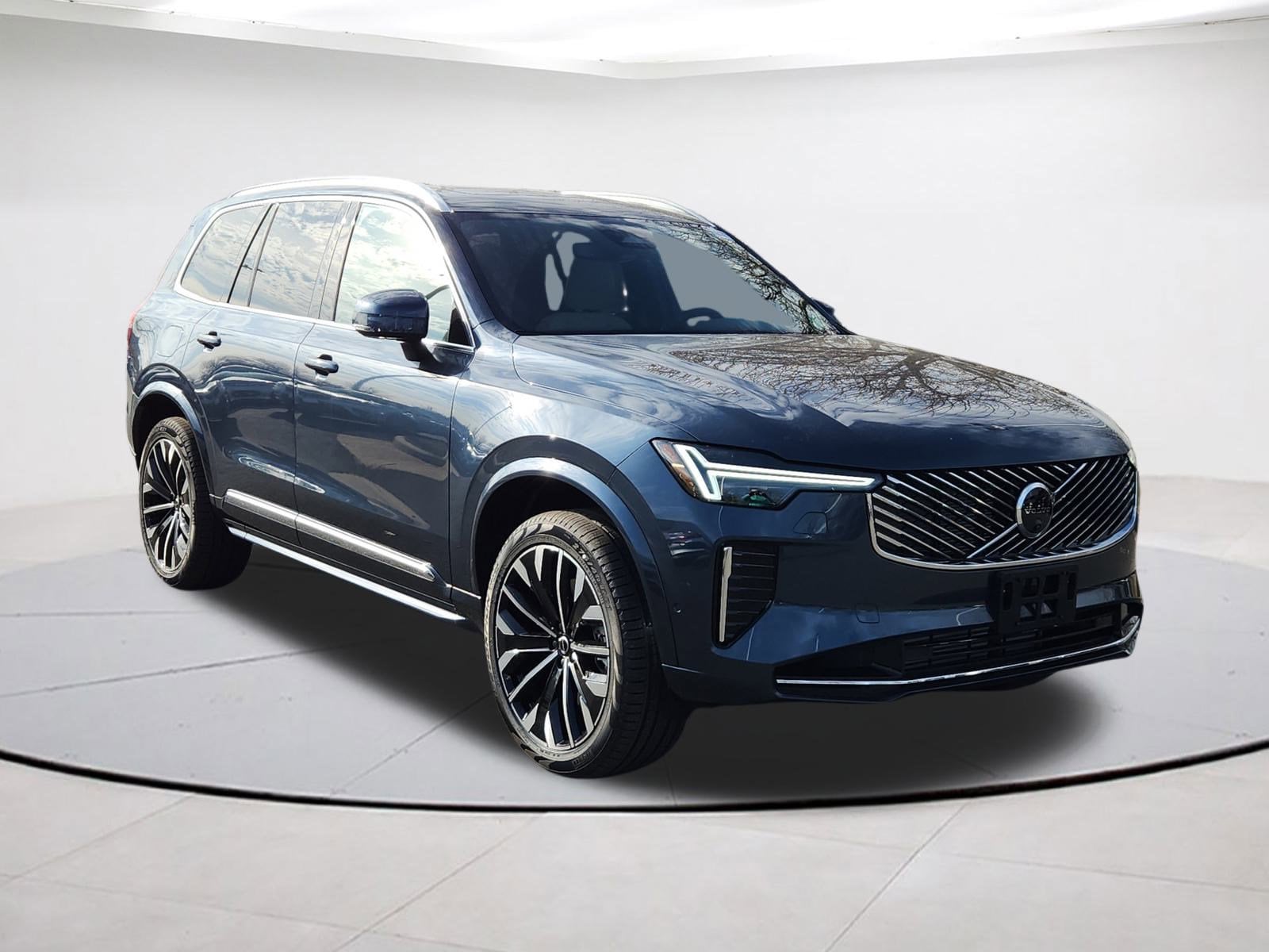 2026 Volvo XC90 Plus's photo