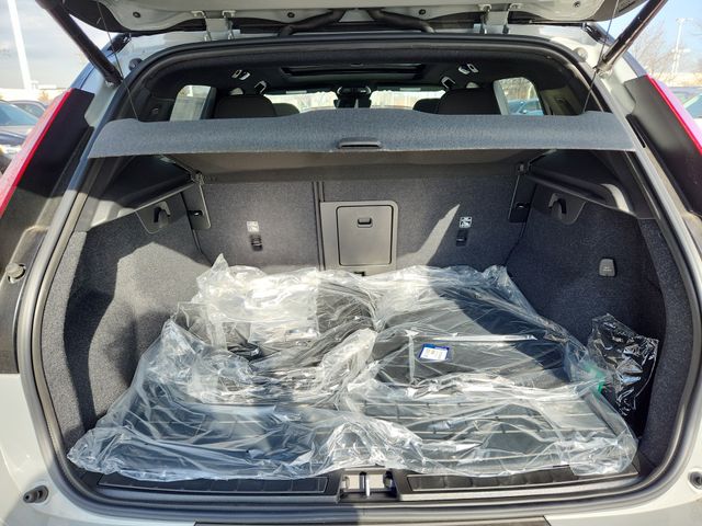 2026 Volvo XC40 Ultra Black Edition - Photo 7