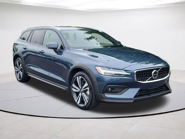 2025 Volvo V60 Cross Country B5 Plus AWD's photo