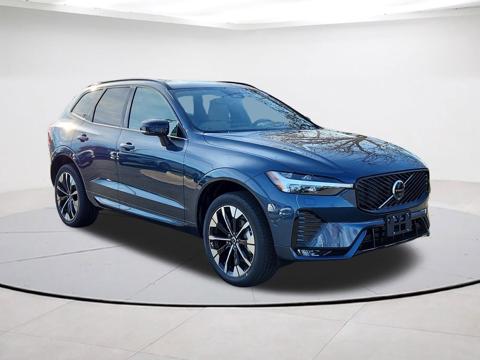 2026 Volvo XC60 Plus's photo