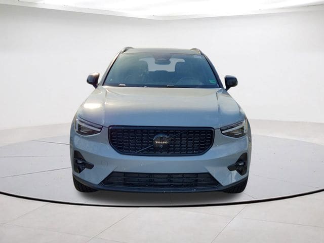 2026 Volvo XC40 Ultra Black Edition - Photo 2