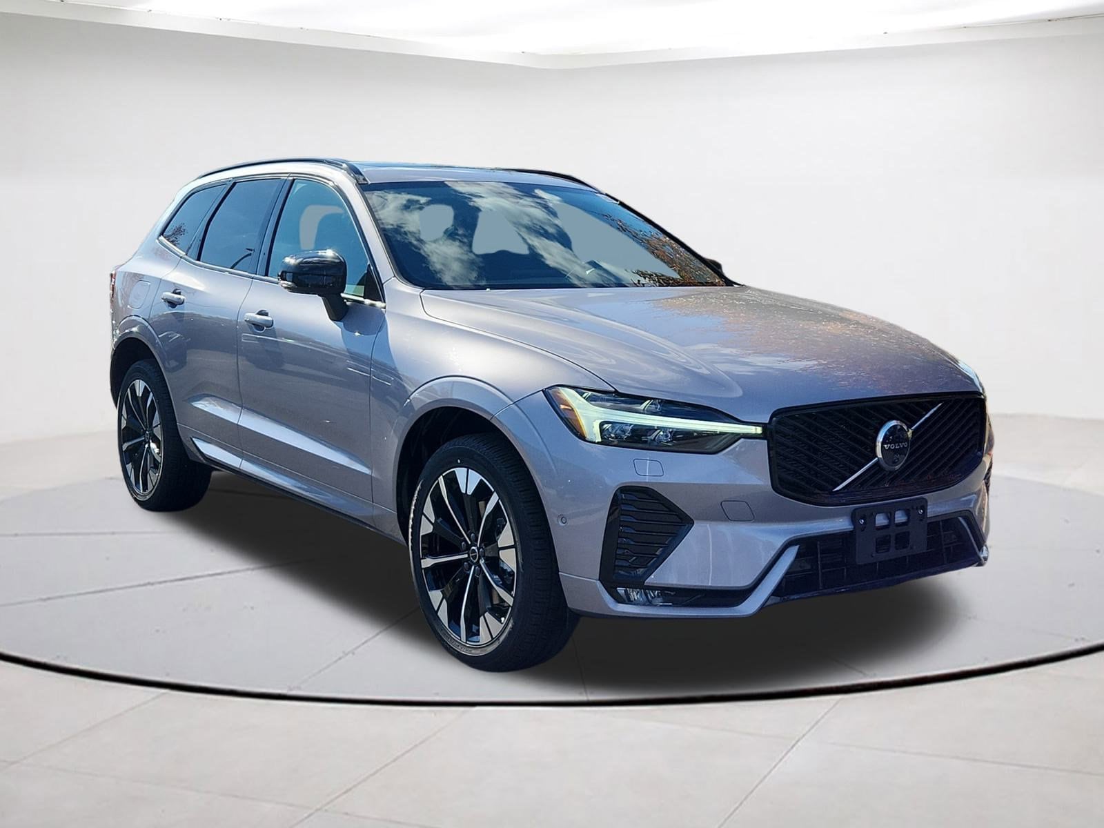 2026 Volvo XC60 Plus's photo