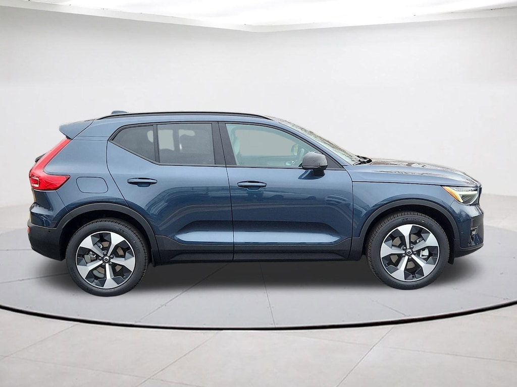 New 2026 Volvo XC40 B5 Plus SUV