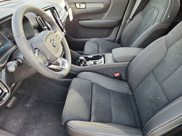 2026 Volvo XC40 Ultra Black Edition - Photo 18