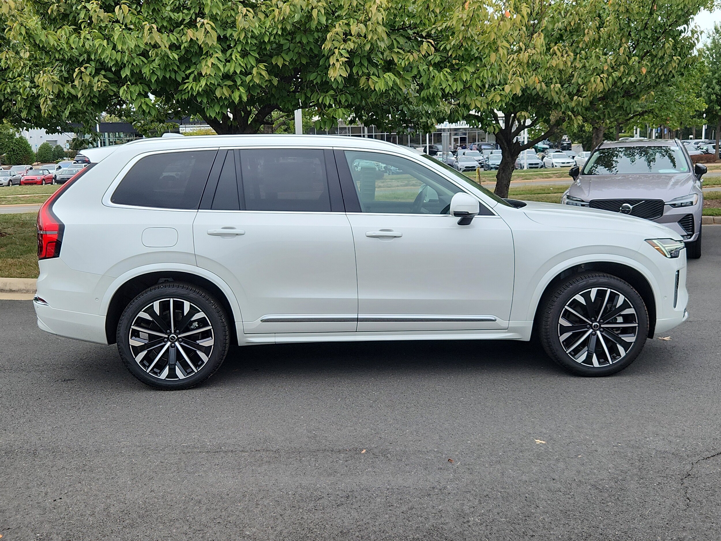 2025 Volvo XC90 T8 photo 3
