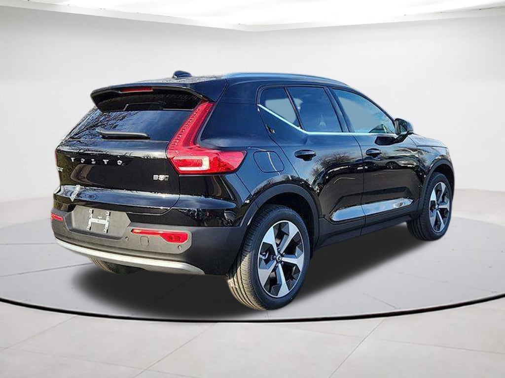 Used 2025 Volvo XC40 B5 Core Bright Theme SUV