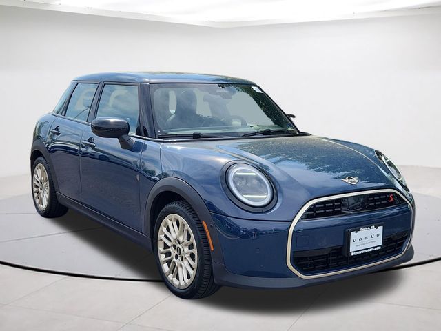 2025 MINI Hardtop Cooper S Signature's photo