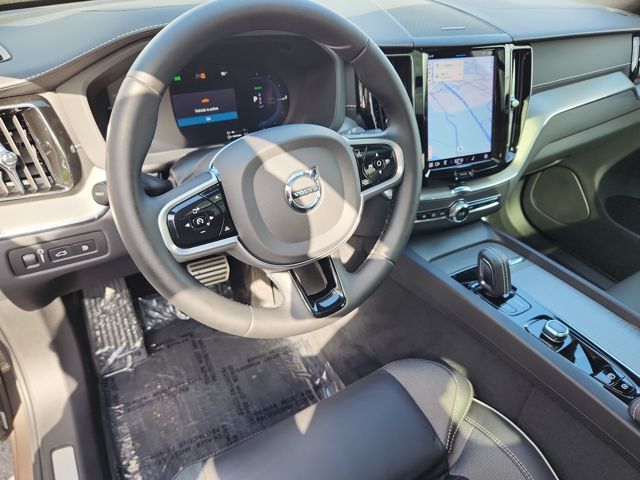 Used 2022 Volvo XC60 R-Design with VIN YV4H60DMXN1037215 for sale in Sterling, VA