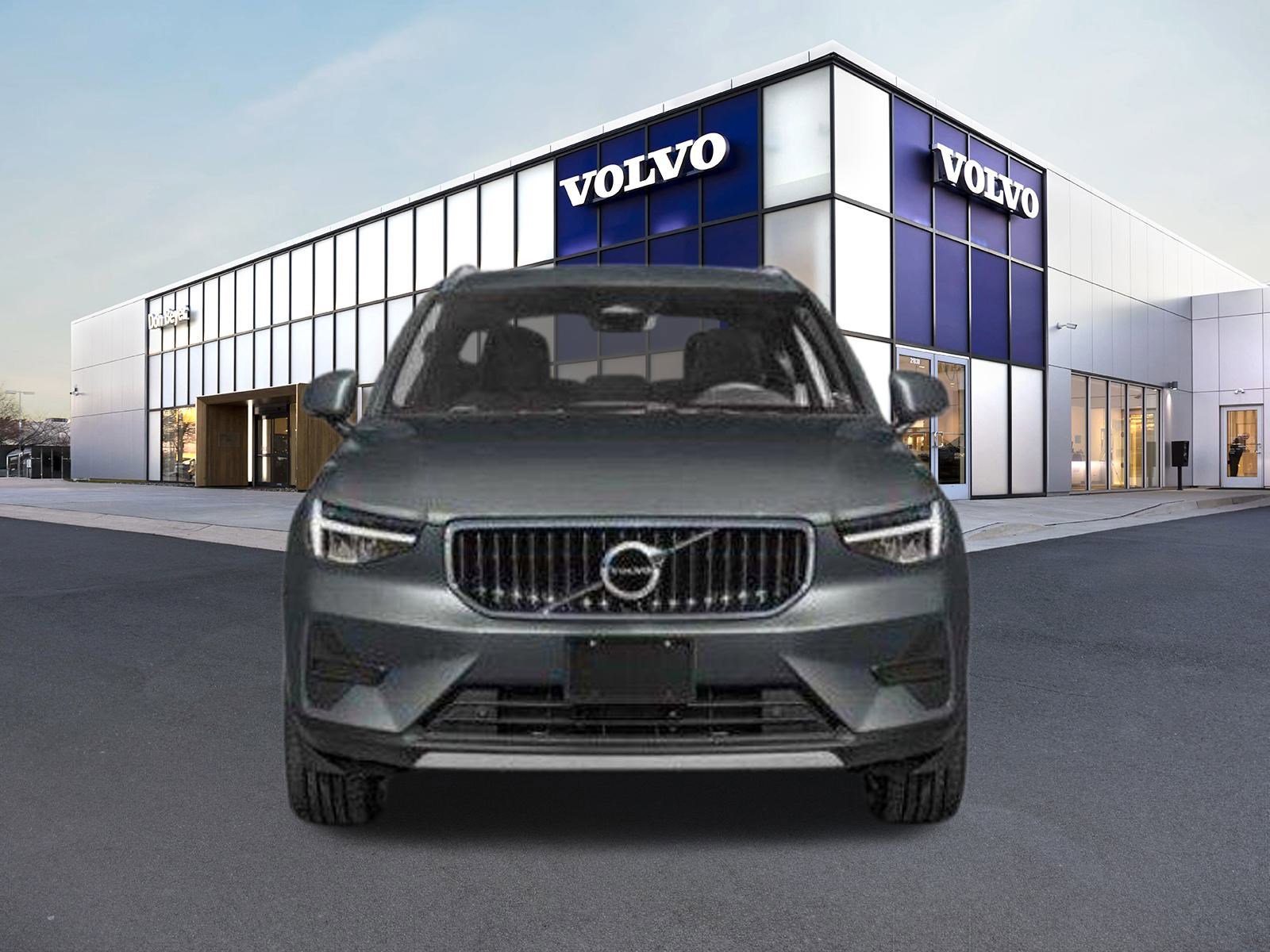 2026 Volvo XC40 Core photo 4