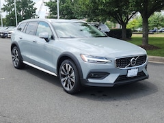 2025 Volvo V60 Cross Country B5 Ultra Wagon