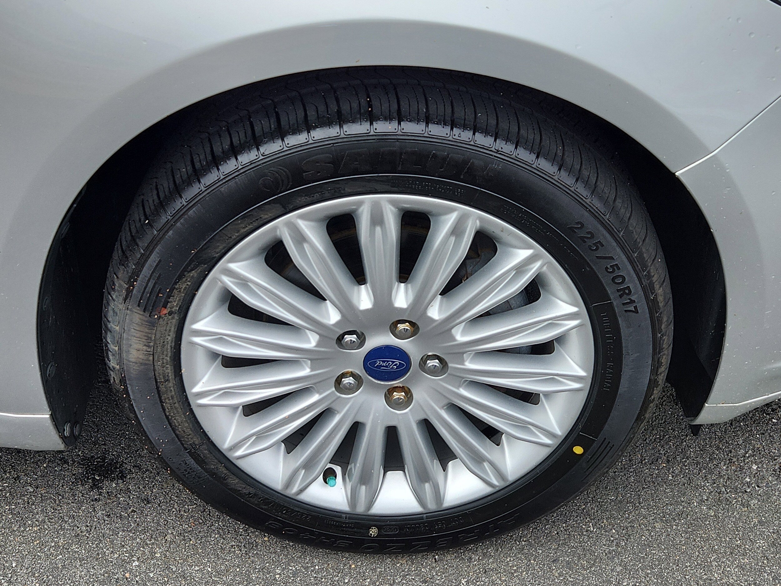 2013 Ford Fusion Hybrid SE photo 4