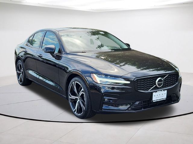 2025 Volvo S60 B5 Core Dark AWD's photo