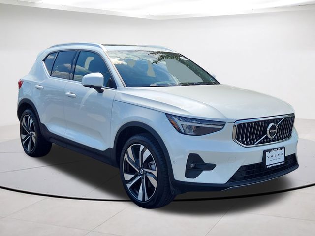 2025 Volvo XC40 B5 Plus Bright AWD's photo