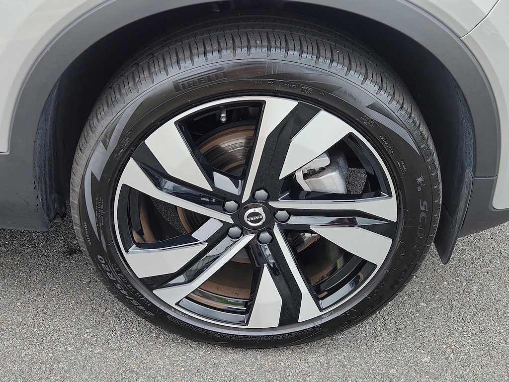 Certified 2025 Volvo XC40 B5 Plus Dark Theme B5 AWD Plus Dark Theme