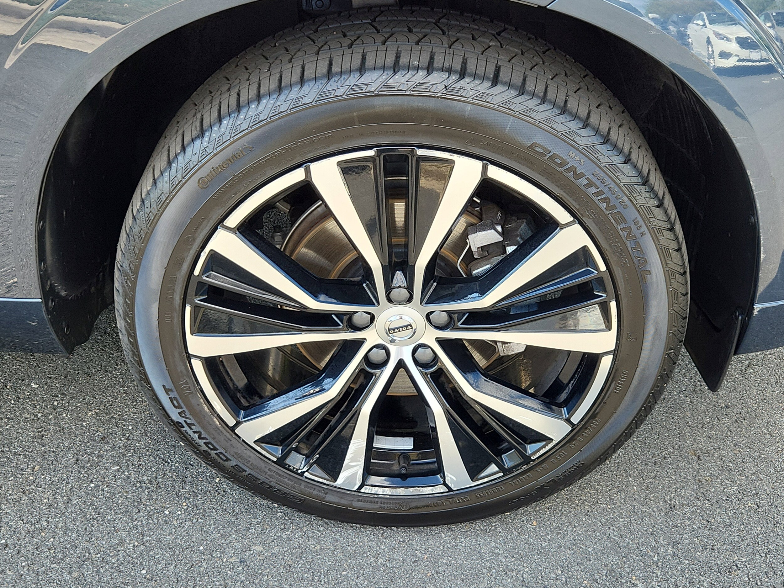 2025 Volvo XC60 B5 Plus photo 2