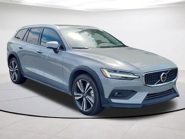 2025 Volvo V60 Cross Country B5 Plus AWD's photo