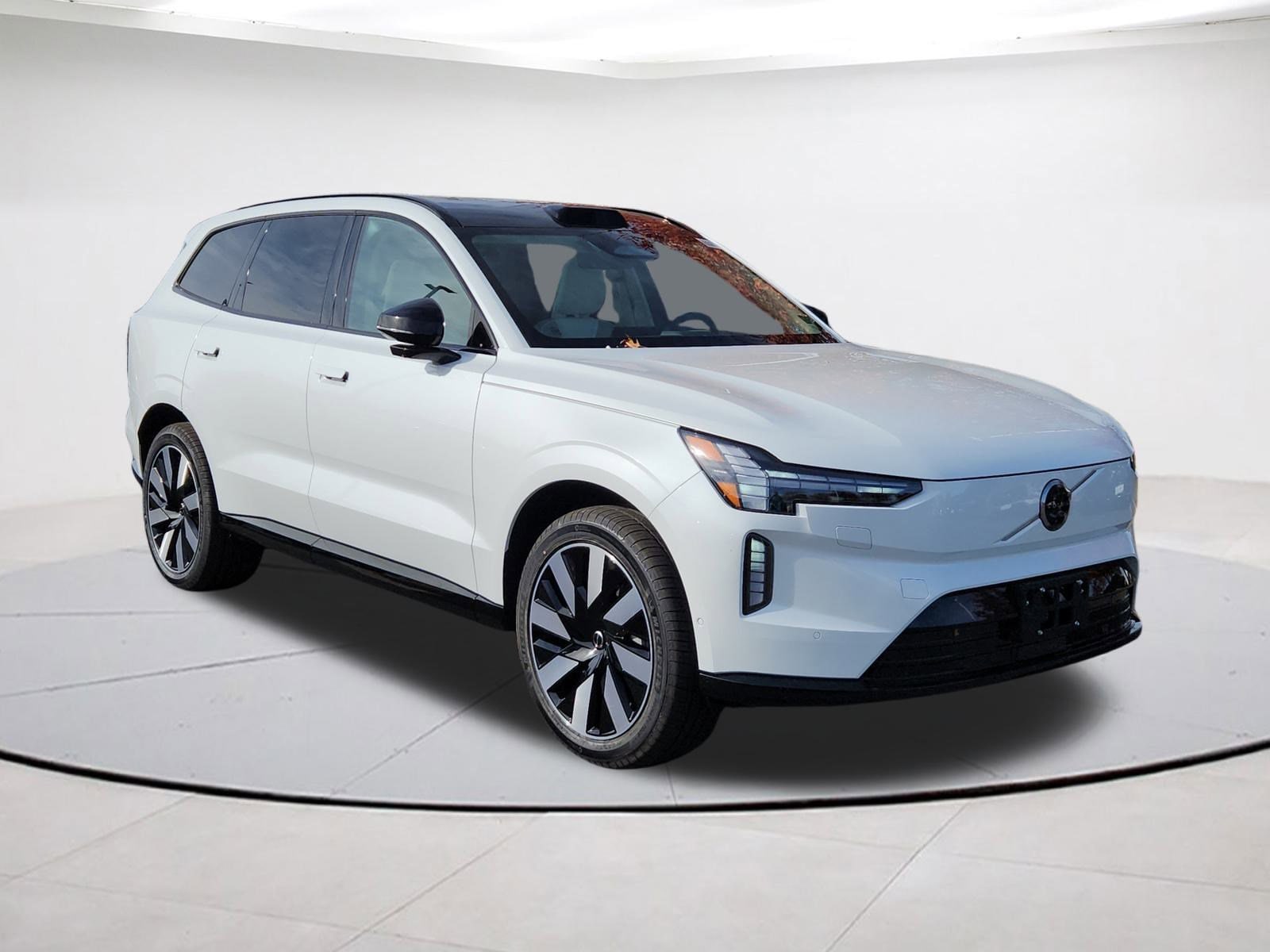 2025 Volvo EX90 Plus's photo
