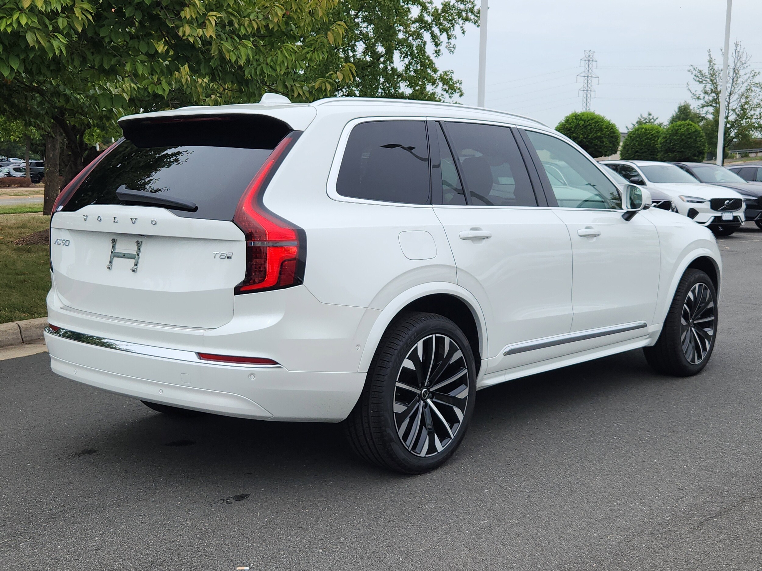 2025 Volvo XC90 T8 photo 4