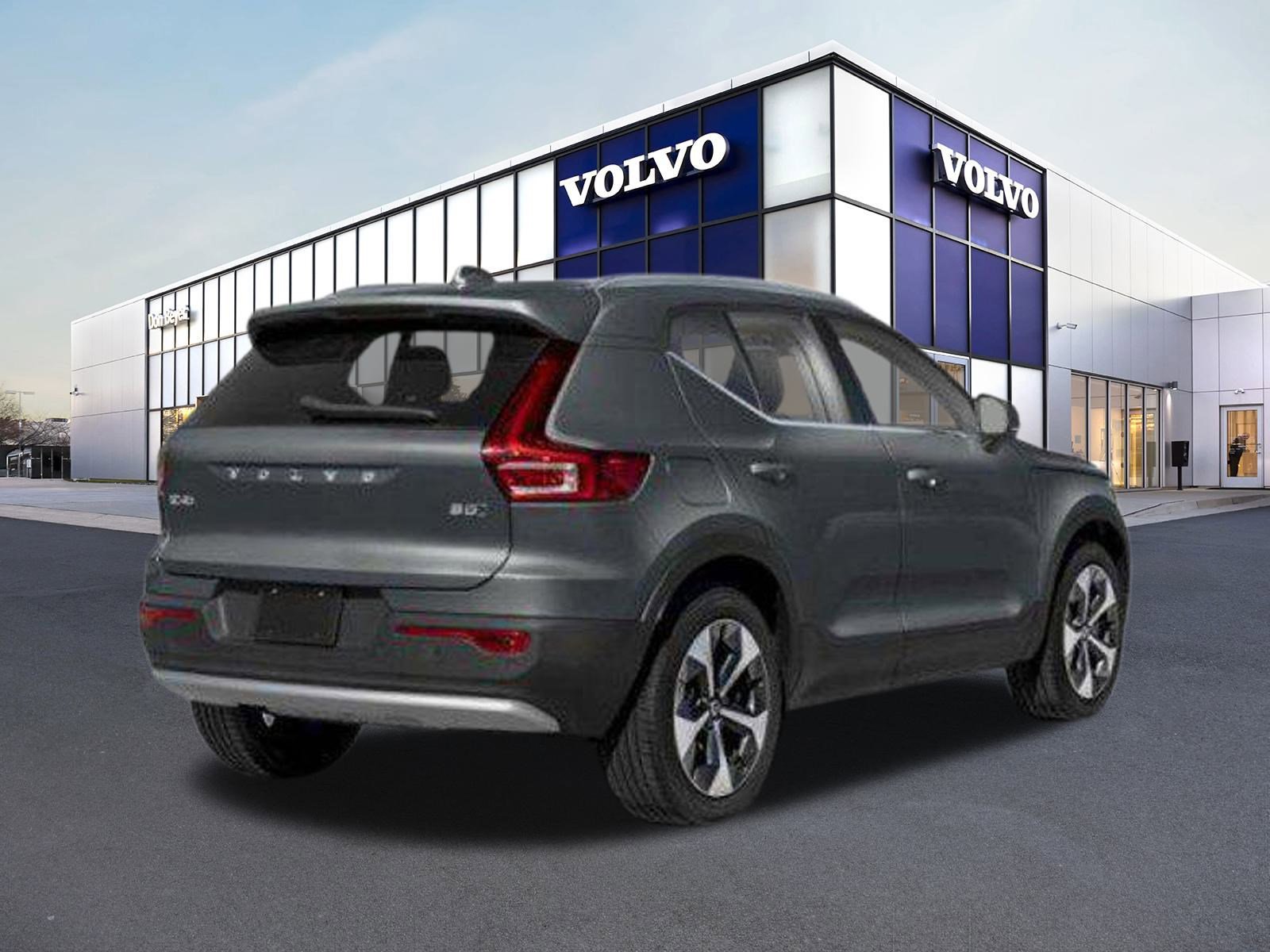 2026 Volvo XC40 Core photo 2