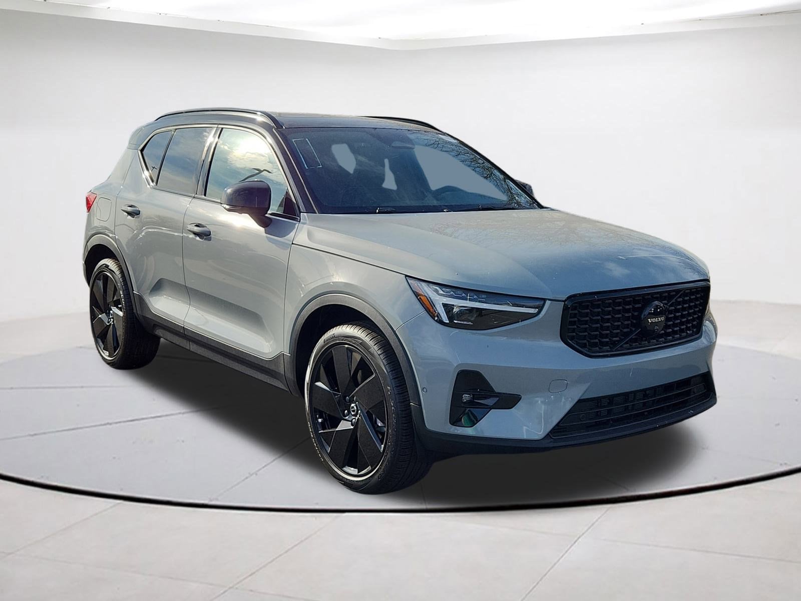 2026 Volvo XC40 Ultra Black Edition's photo
