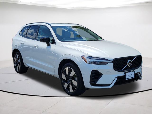 2024 Volvo XC60 T8 Plus Dark Theme AWD's photo